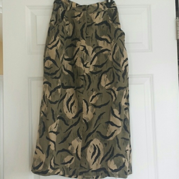 SALE Skirt - Picture 1 of 4